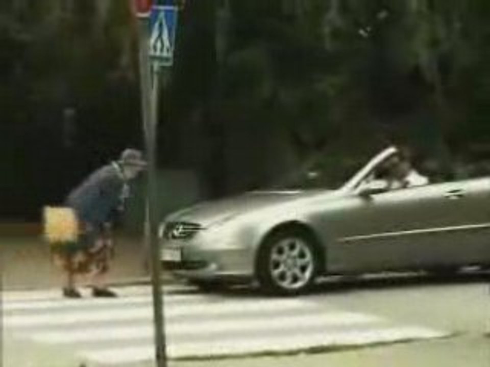 Belinha Vs. Idiota num Mercedes