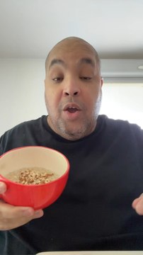 Mon petit déjeuner de ce matin : porridge avec amandes et des œufs brouillés 🥣🍳#diabete #diabetique #oeufs #porridge #petitdejeuner #obesite