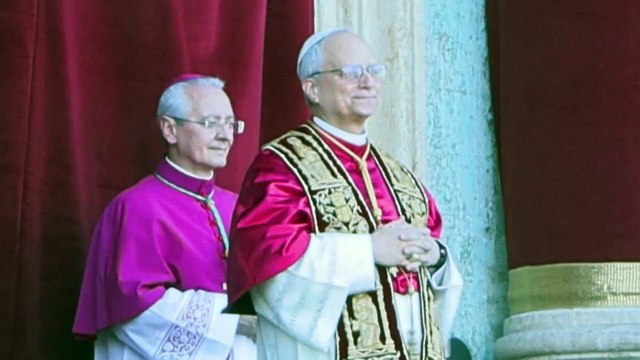 Un pape sorti de nulle part : des catholiques surpris mais confiants devant Notre-Dame