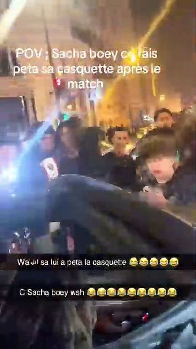 Le footballeur SACHA BOEY s’est fait VOLER SA CASQUETTE lors de la qualification du PSG en finale de la Ligue des champions
