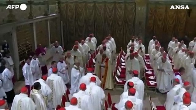 Prima messa di Leone XIV nella Cappella Sistina