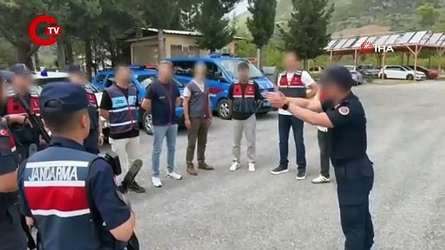 Alanya'da eş zamanlı 'kaçak silah' operasyonu: 452 adet tabanca fişeği, 128 adet av tüfeği fişeği...