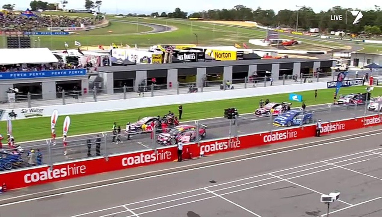 V8 Supercars 2013 - Perth - Race 2