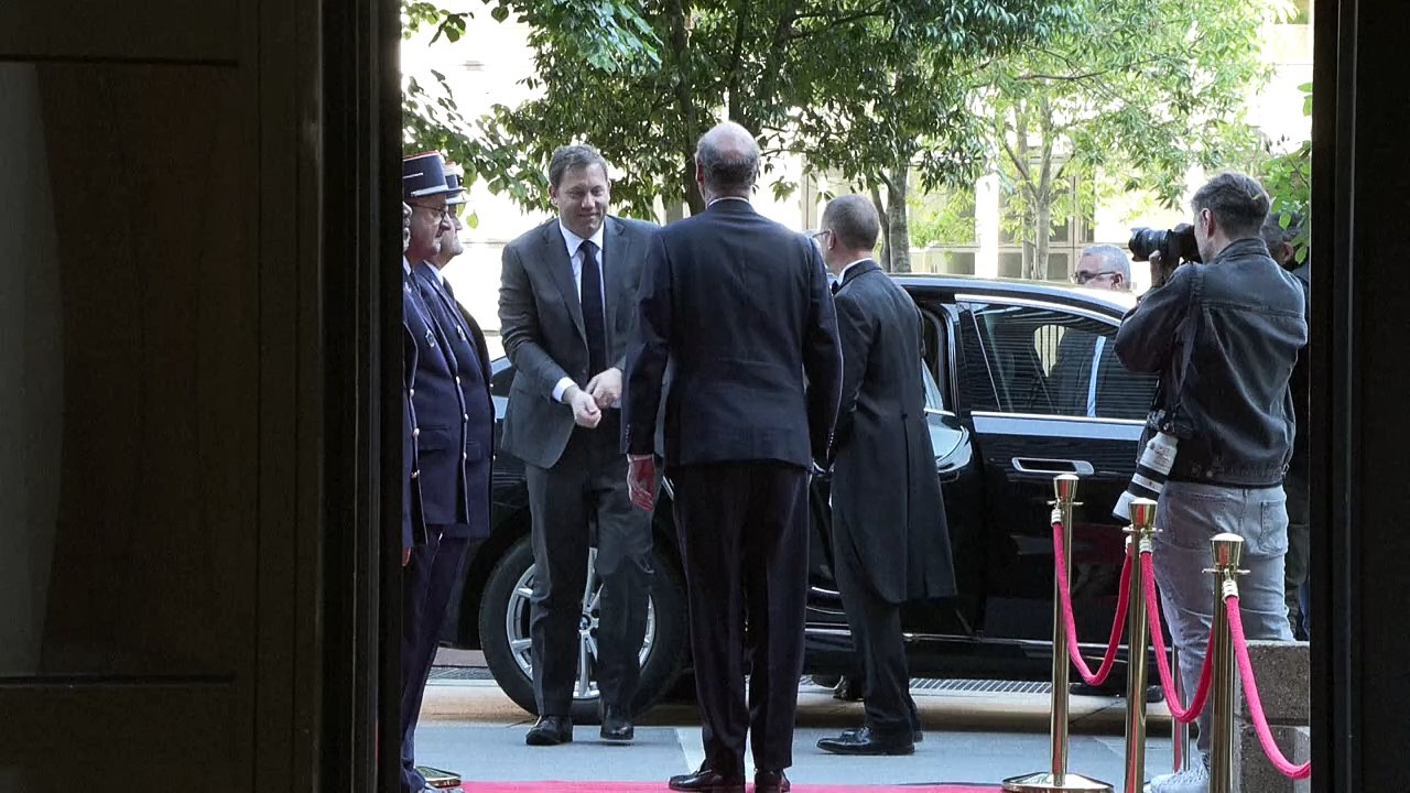 Klingbeil zu Antrittsbesuch in Paris