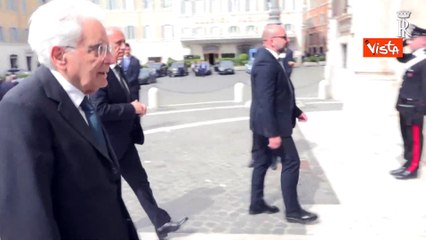 L'applauso per Mattarella al suo ingresso alla Camera per Giornata vittime terrorismo