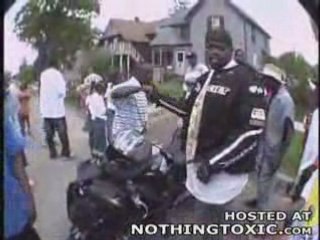 Je fais le malin devant tout le quartier--