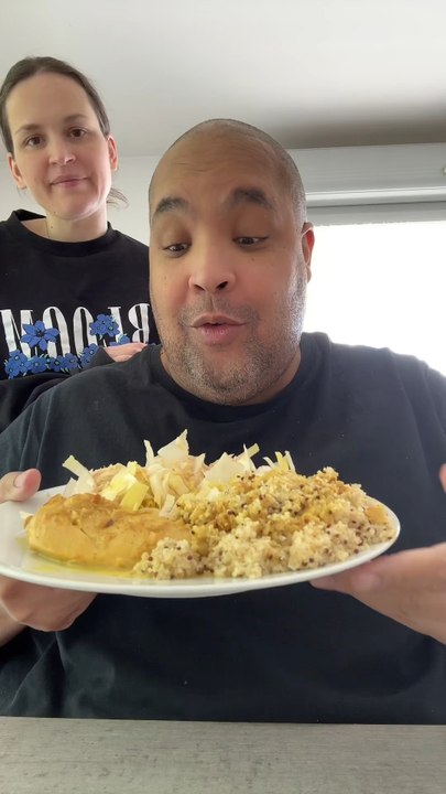 Ma femme m’a encore fait un déjeuner vraiment délicieux 🥰#poulet #endives #quinoa #curry #coco #couple #Couplegoals