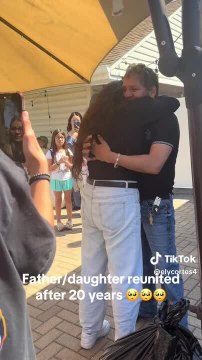 Father Reunites With Daughter After 20 Years and Hugs Her Tightly