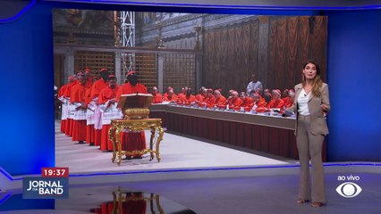 Primeiro dia de conclave tem fumaça preta e indefinição de novo papa