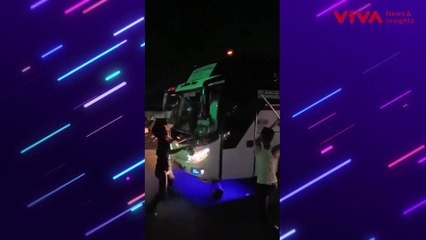 Diduga Tak Diizinkan Ngamen, Pengamen Ngamuk Rusak Bus