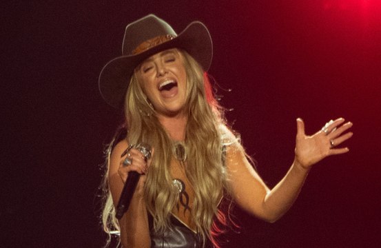 Lainey Wilson: Auszeichnung mit 'Entertainerin des Jahres'-Preis bei Academy of Country Music (ACM) Awards