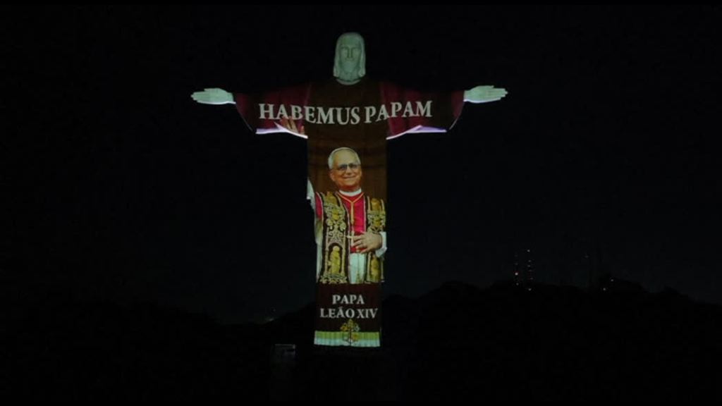 Video Il Cristo Redentore di Rio de Janeiro rende omaggio a Leone XIV