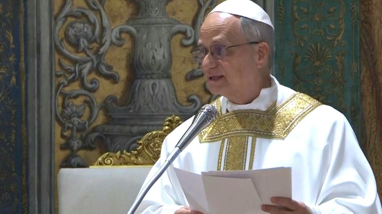 Papst Leo XIV. beklagt in erster Messe 'Streben nach Macht und Vergnügen'