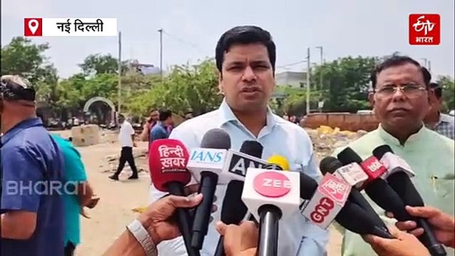 जहांगीरपुरी में अतिक्रमण को हटाने के लिए निगम का अतिक्रमण मुक्त अभियान जारी