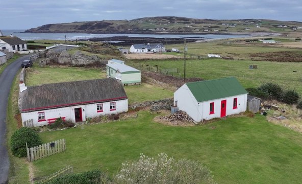 21 brilliant photographs of 300 year-old cottage in Malin Head, Donegal, on market for €195,000