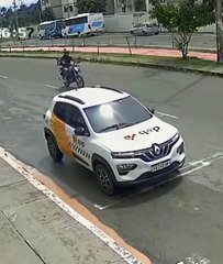 VIDEO: ¡Lucha por su vida! Estudiante fue atropellada tras bajar de autobús