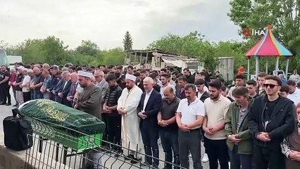 Gebze’de kahreden veda! Motosiklet kazasında ölen genç kadın defnedildi