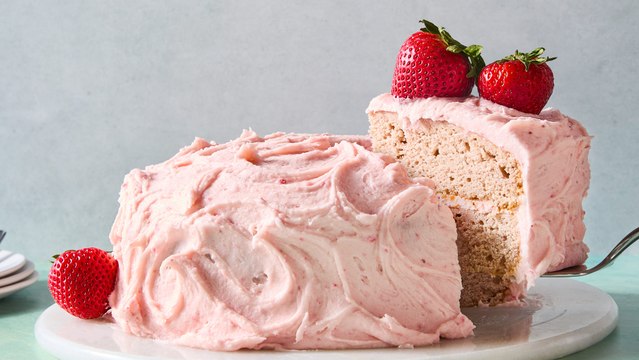 This Homemade Strawberry Cake Beats All Other Birthday Cakes