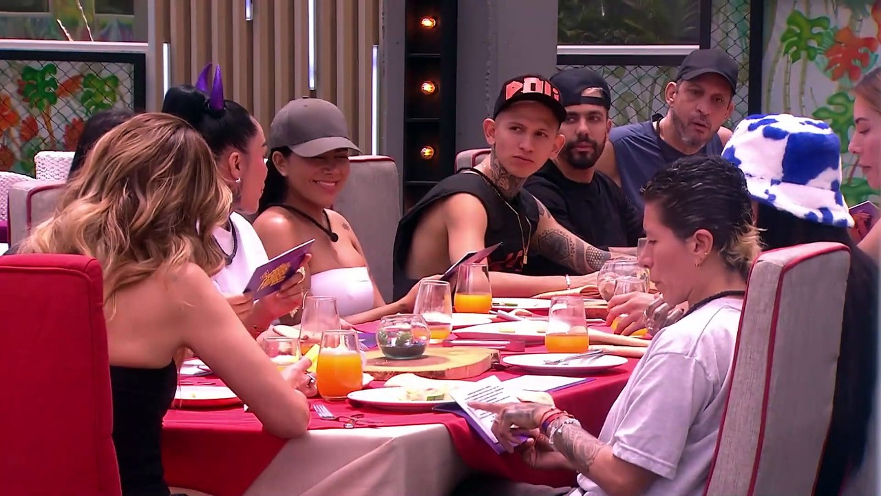 Carla compartió los MENSAJES que han recibido las celebridades | La casa de los famosos Colombia