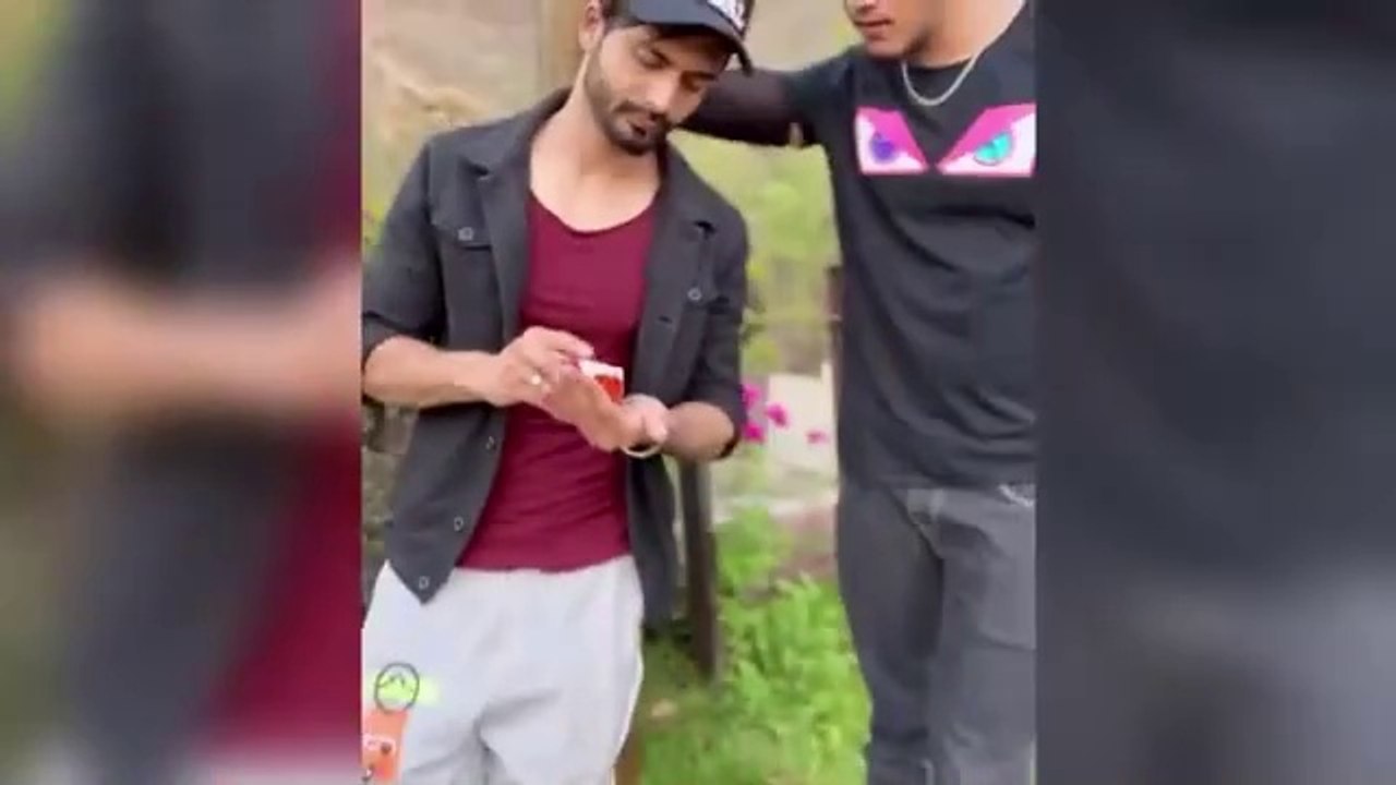 "Zindagi Mein Hansna Zaroori Hai – Dekho Aur Muskurao!"