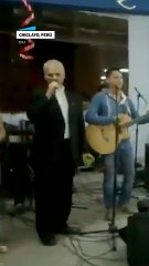 León XIV cantando villancicos