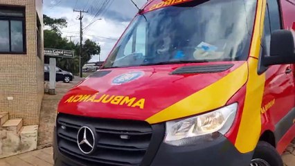 Mulher fica ferida após escorregar na arquibancada do Ciro Nardi, em Cascavel