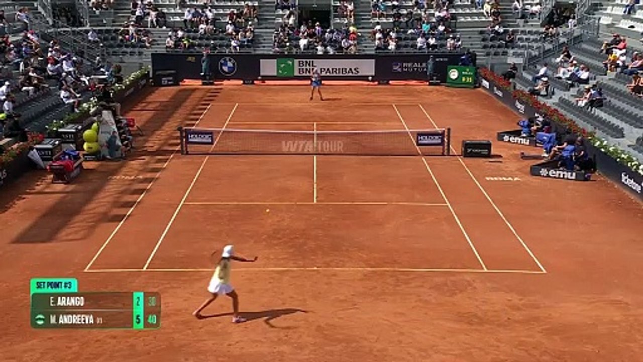 Andreeva eases into third round at Italian Open