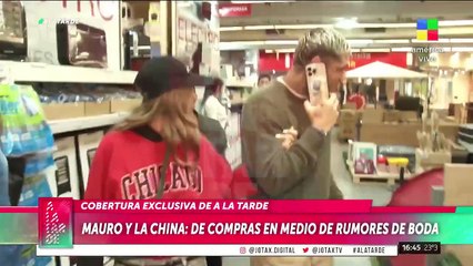 El video de Mauro Icardi y La China Suárez en un shopping: el detalle que causó asombro