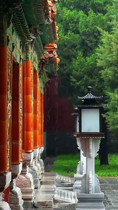 Beihai Park in the Rain - A Romantic Chinese Imperial Garden / Parc Beihai sous la pluie - Un jardin impérial chinois romantique