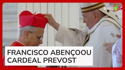 Papa Leão XIV: veja momento em que papa Francisco ordena Robert Prevost como cardeal
