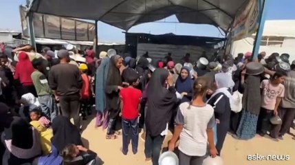 Gaza senza cibo, la disperata distribuzione a Khan Yunis