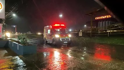 Mulher fica ferida após ser atropelada por carro na marginal da BR-277 em Cascavel