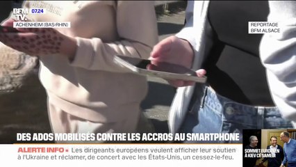 Des adolescents mobilisés contre les accros au smartphone