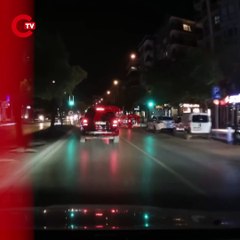 Trafikte tartıştı, kılıftan döner bıçağı çıkardı