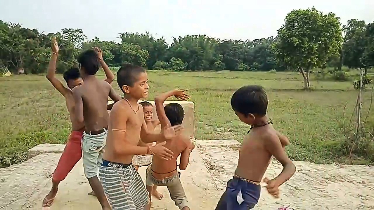 बिछा के प्लास्टिक बोरा गे  Bichha Ke Plastic Bora Ge boys dance video