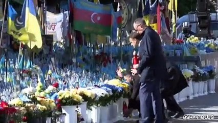 A Kiev l'omaggio di Macron, Merz, Starmer, Tusk agli ucraini caduti
