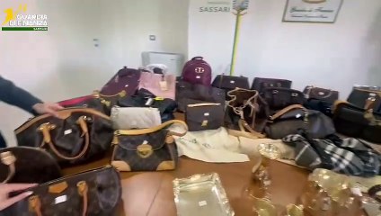 Con 360mila euro di soldi del Comune compra borse griffate e oggetti d'argento: funzionaria sospesa