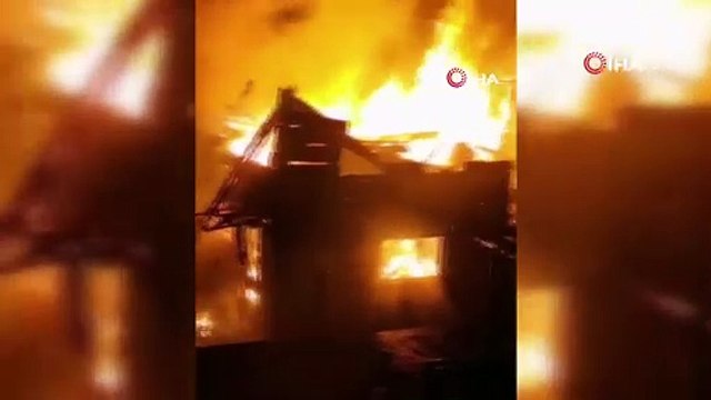 Sinop’ta ahşap ev yanarak kullanılamaz hale geldi
