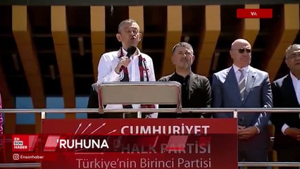 Özgür Özel, Sırrı Süreyya Önder’in ruhuna alkış gönderdi