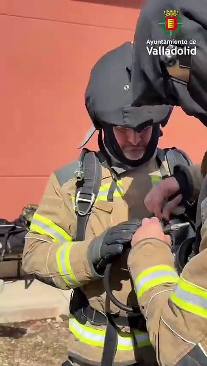 Prácticas con fuego real de los Bomberos de Valladolid