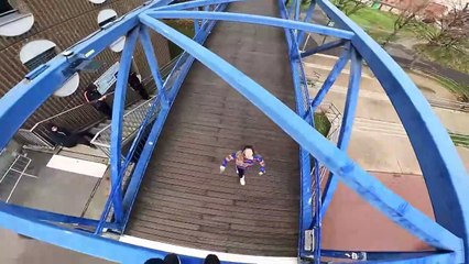 Angry mom Escaping parkour