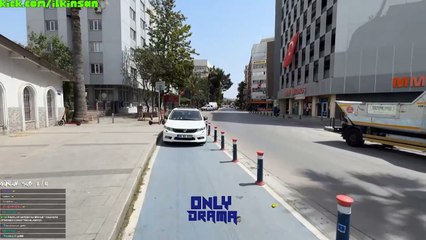 İlk İnsan canlı yayında bisiklet sürerken bir vatandaş arabayla bisiklet yoluna girdi.