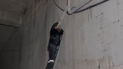 Plumber has a disastrous day after attempt to fix pipe results in unexpected splash