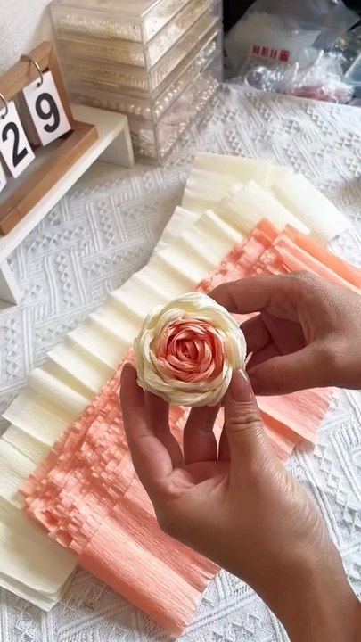 DIY Paper Rose Tutorial via: @dora.flower.designLearn how to make beautiful DIY paper roses in this easy step-by-step video tutorial. Perfect for home decor, gifts, or special occasions!