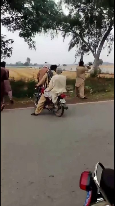 Des habitants pakistanais aide l'armée a chassé les drones indiens et mettent en vente des pièces du jet Rafale sur OLX