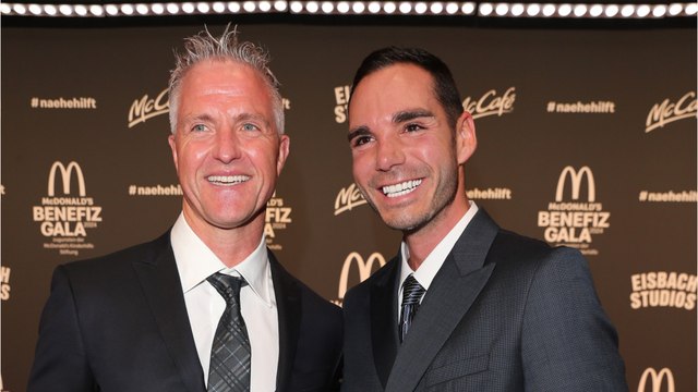 GALA VIDEO - Ralf Schumacher en couple avec un ancien politique français : à Saint-Tropez, ils trinquent au succès