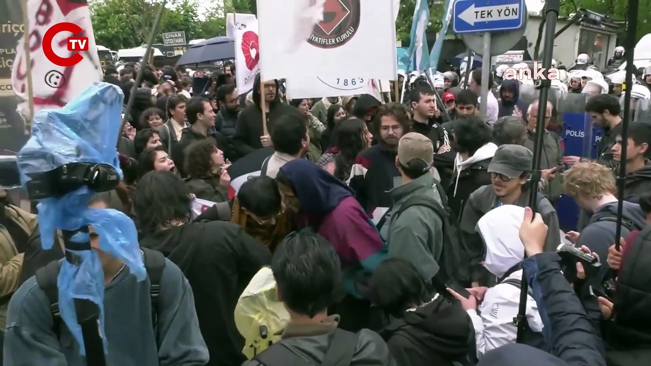 Boğaziçi Üniversitesi öğrencileri “Finans Zirvesi”ni protesto etti