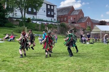 Otter Morris entertained onlookers (Will Goddard, Crediton Courier)