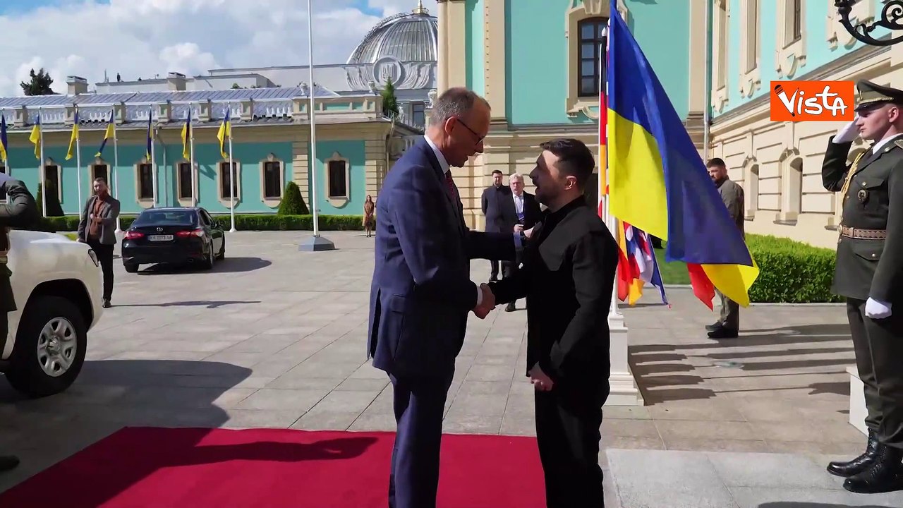 Zelensky riceve a Kiev i leader "volenterosi" Merz, Starmer, Macron e Tusk