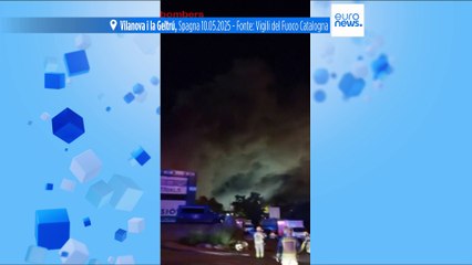 Spagna, nube tossica in Catalogna: bruciano 70 tonnellate di cloro in fabbrica vicino Barcellona